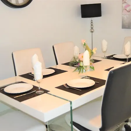 Apartment Espacoso Com Estacionamento Incluido