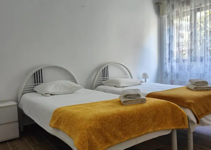 Espacoso Com Estacionamento Incluido By Qozzy * Portimão